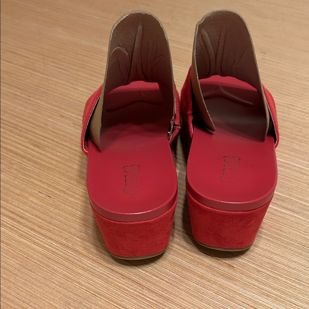 Carlos Santana Fushia Suede Slide Mules - Picture 3 of 5